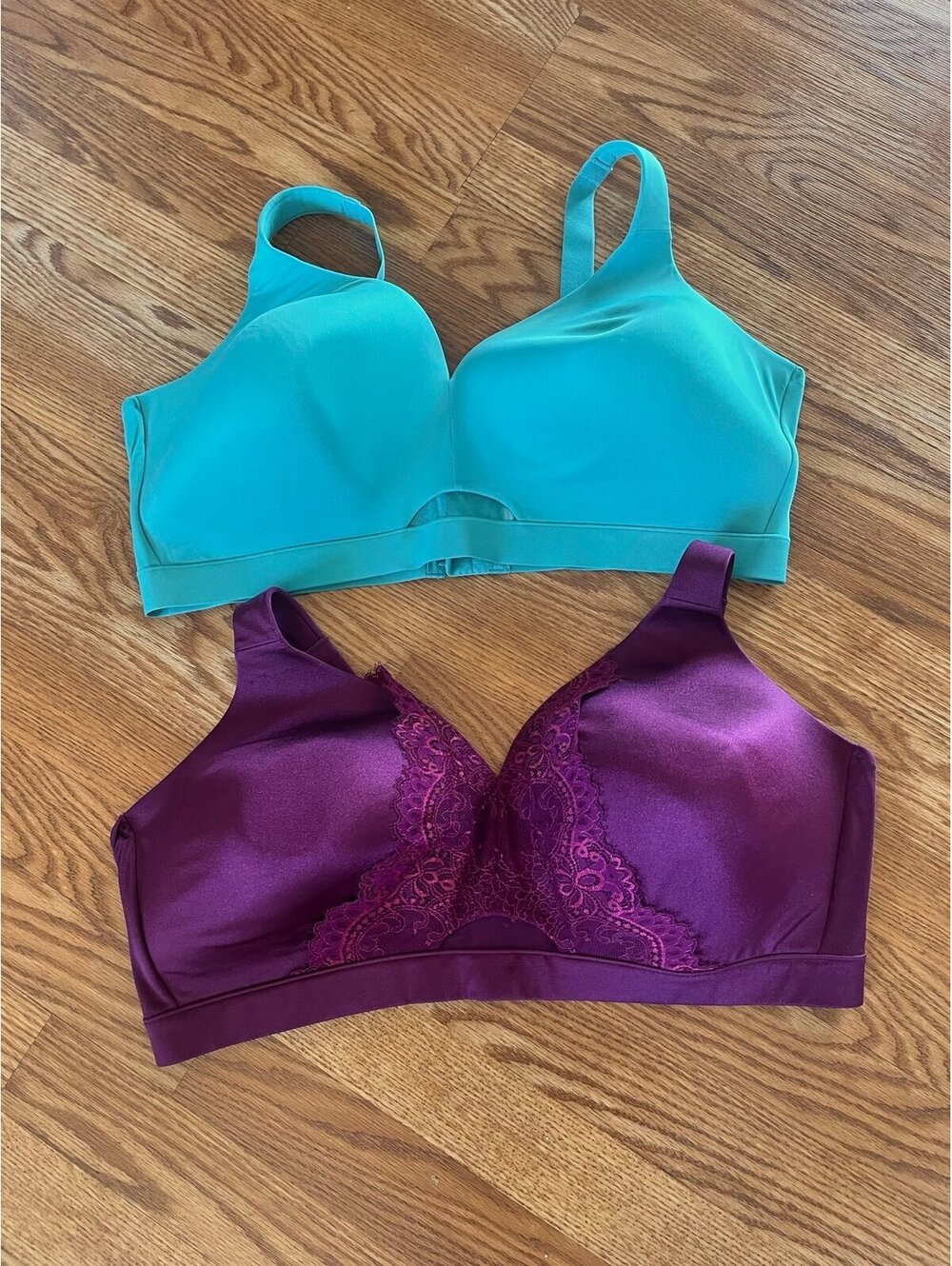 Women’s bra. Cacique brand (Lane Bryant) size 44DDD.